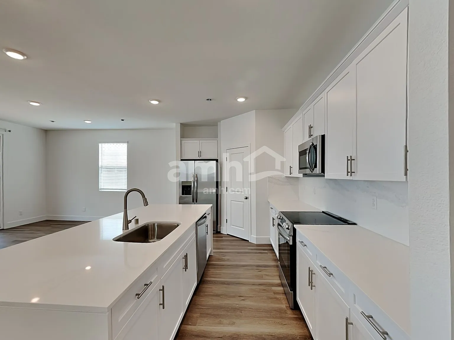 5 bed, 3.0 bath, 2395 sqft, $2,705 — Photo 3