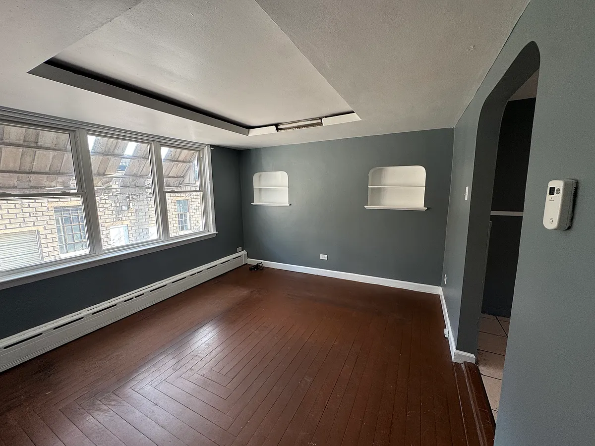 Building Photo - 427 E 5th St