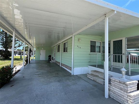3rd image of 958 Cortina Blvd