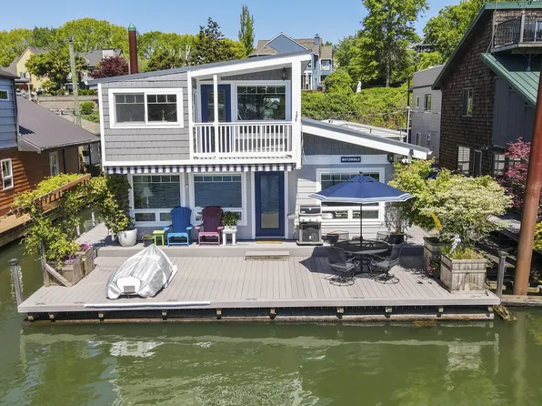 380 N Tomahawk Island Dr, Portland, OR 97217