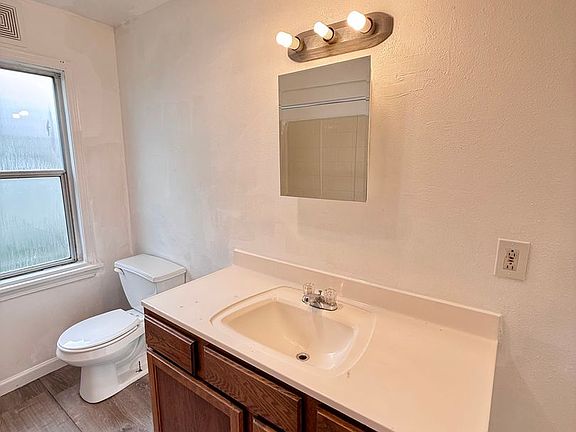 5th image of 313 N E St #1