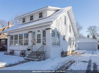 615 S Superior St, De Pere, WI 54115