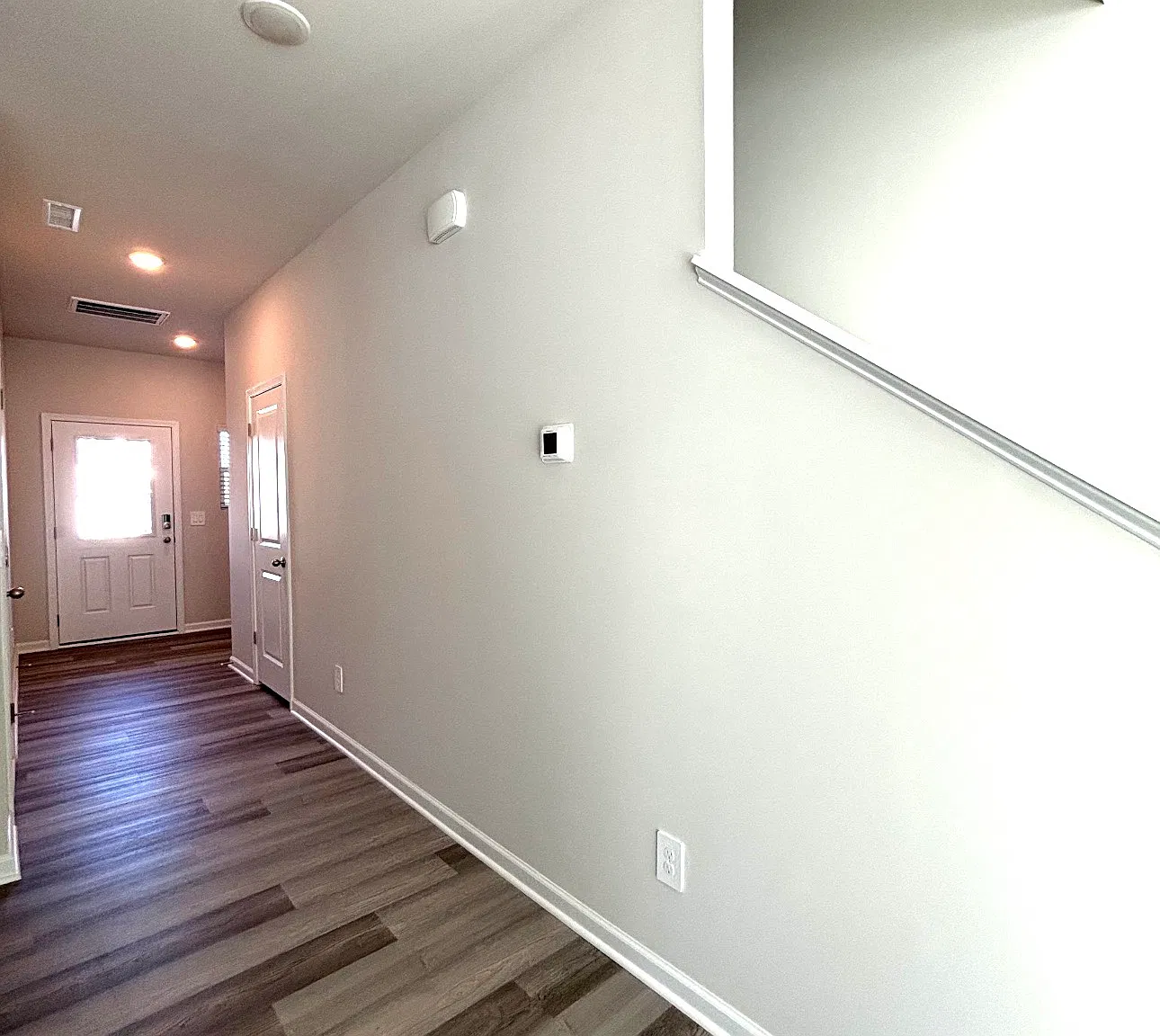 3 bed, 1400 sqft, $1,999 — Photo 2