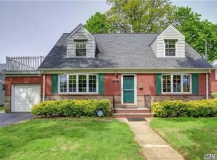 216 New Hyde Park Rd, Garden City, NY 11530