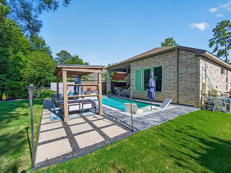 Polletts Cove Ct — Photo 43