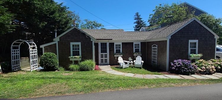 2nd image of 251 Old Wharf Rd