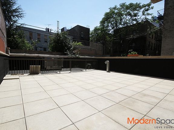 2nd image of 2753 Crescent St Ste 1