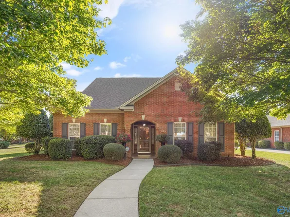 3126 Waterman Dr SE, Owens Cross Roads, AL 35763