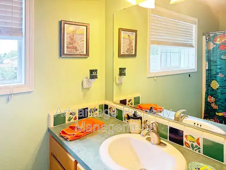 1622 SW Country Club Pl — Photo 13