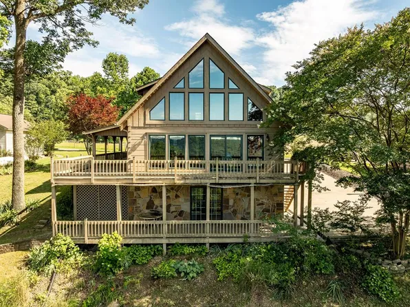 132 Millers Mill Estate Rd, Byrdstown, TN 38549