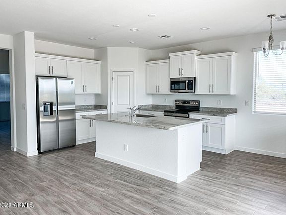 4th image of 46875 N 41st Avenue