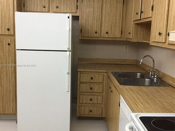 3rd image of 6701 N University Dr APT 303