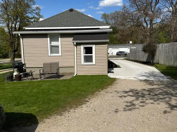 6853 Hammond Ave SE, Caledonia, MI 49316