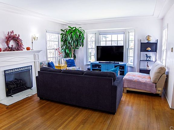 3rd image of 3528 W 78th St