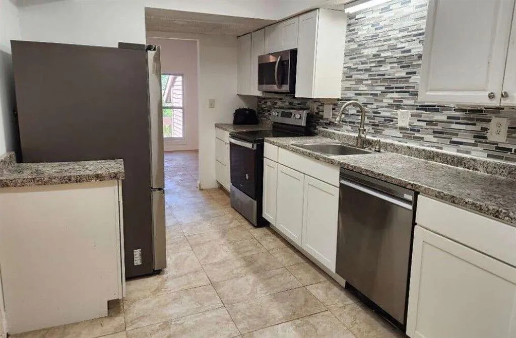3 bed, 2.5 bath, 1865 sqft, $1,800 — Photo 3