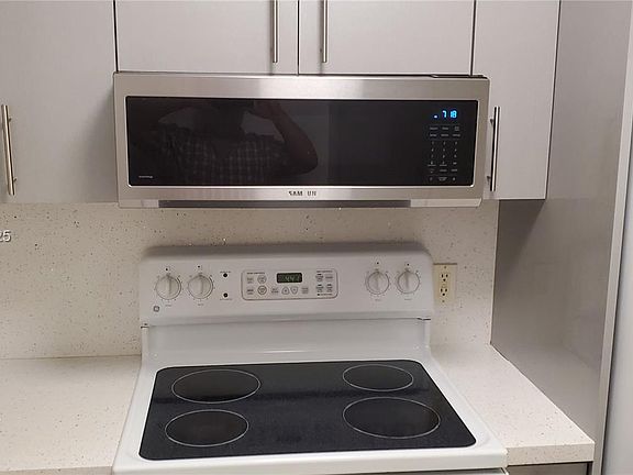 5th image of 400 SW 134th Way APT 102