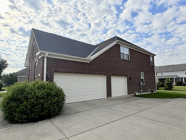 3137 Broadstone Dr — Photo 2