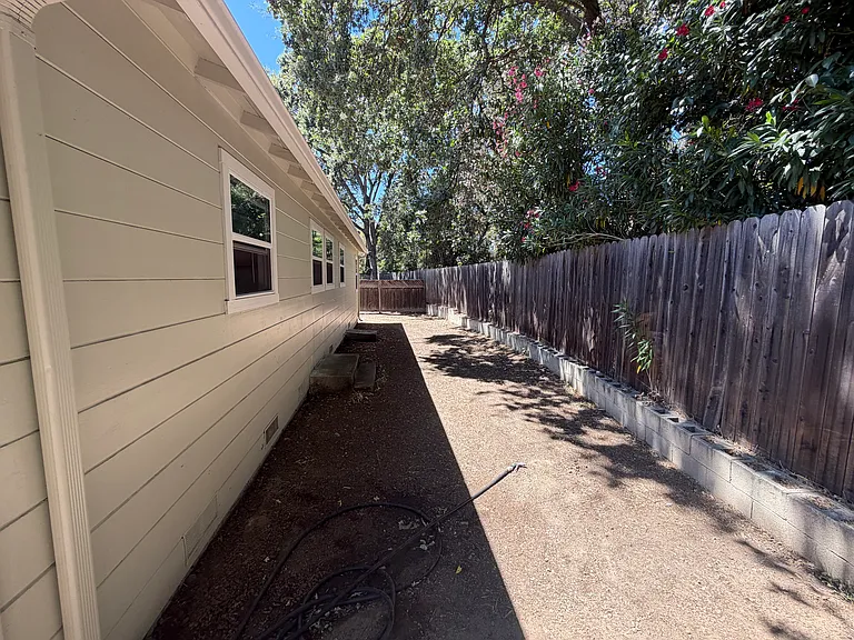 2428 Walnut Blvd — Photo 5