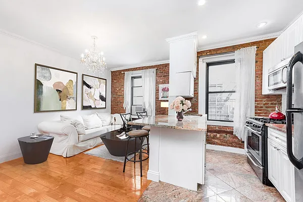 Sold by Modern Spaces | media 2