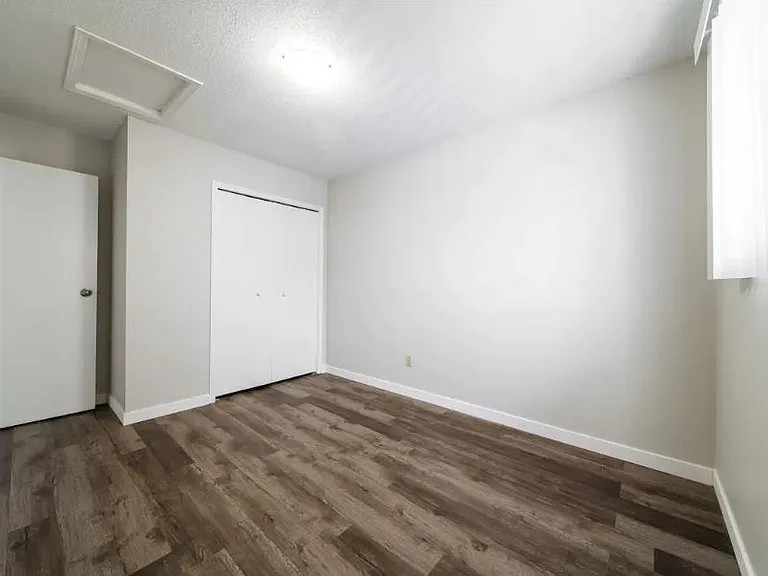 32 Holmes St — Photo 11