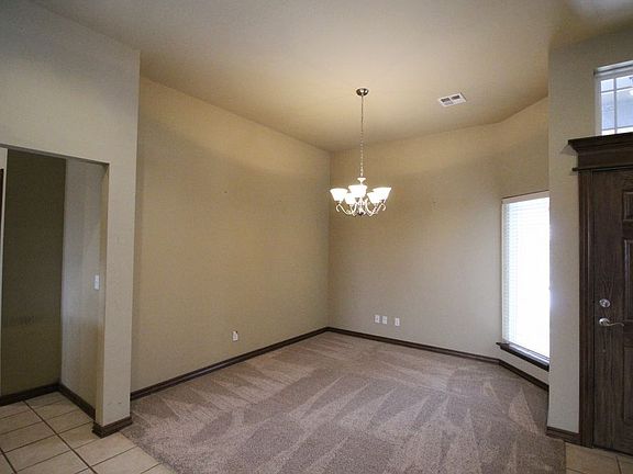 3rd image of 812 Caroline Dr