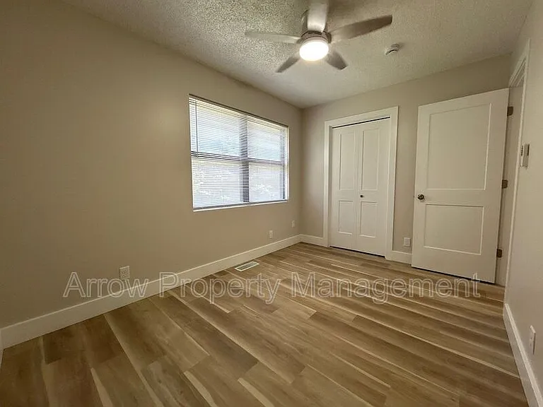 1218 S Jackson St — Photo 9