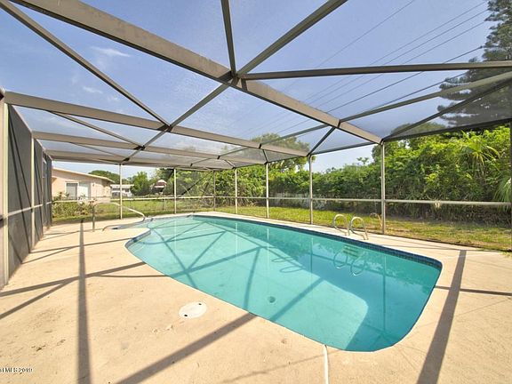 2nd image of 2100 Maid Marian Ln