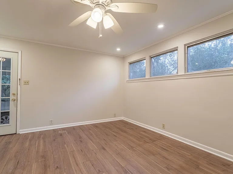 1453 Wedgewood Dr — Photo 9