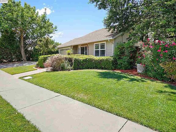 2nd image of 1641 Lincoln Blvd