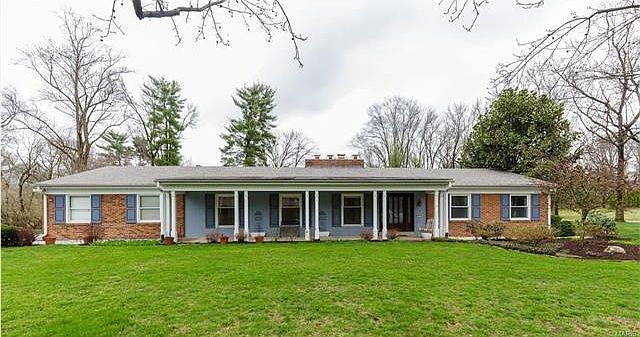 Over an acre of privacy in convenient Frontenac