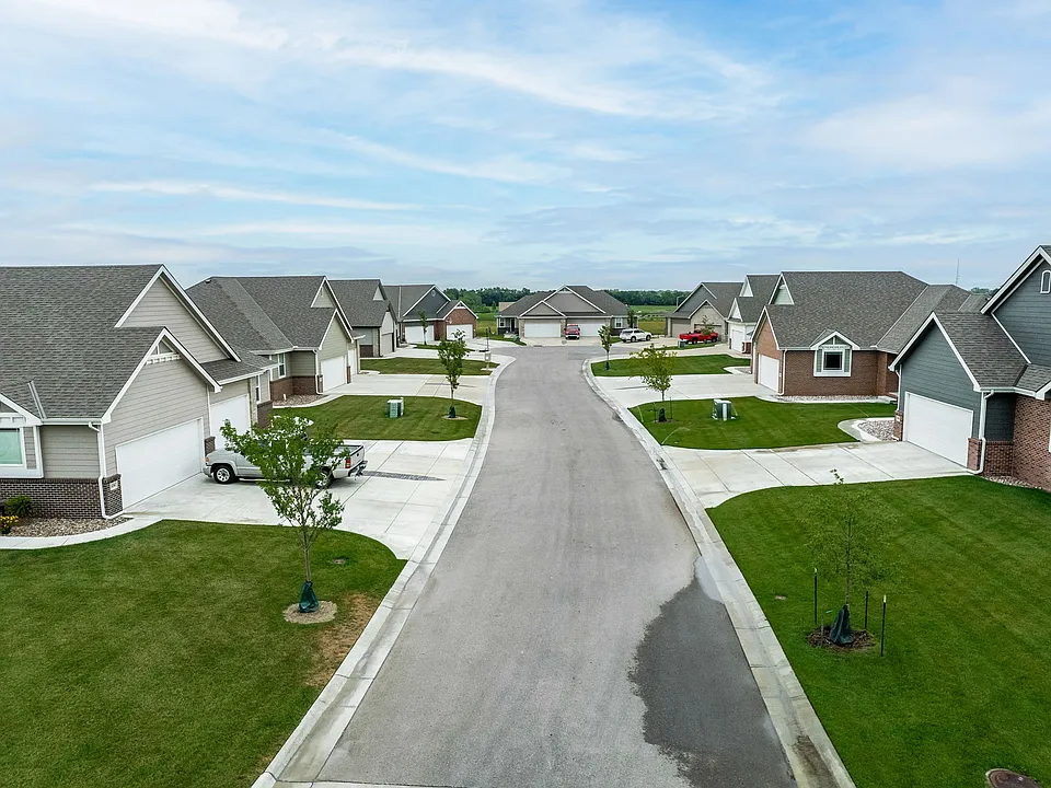 1517 W Gemstone Cir