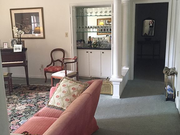 3rd image of 17 Fountain Manor Dr Unit A