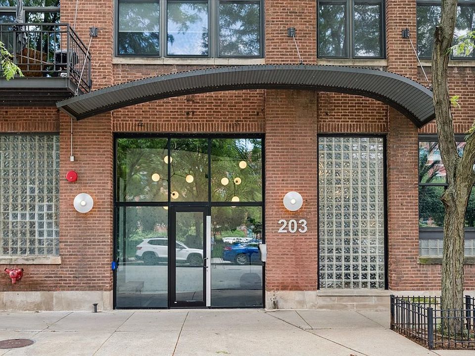 1st image of 203 S Sangamon St APT 308