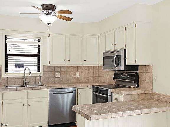 5th image of 663 Cathyann Dr