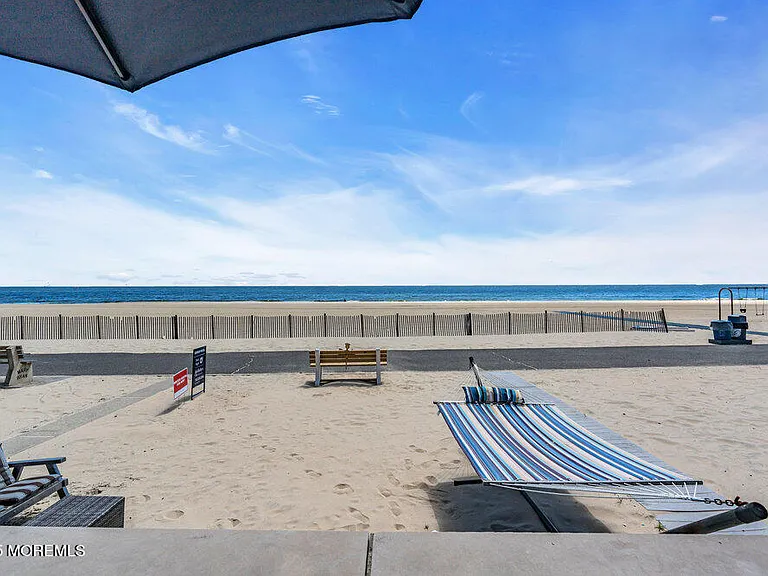 115 Beachfront — Photo 5