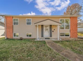 11910 Longmont Dr, Maryland Heights, MO 63043
