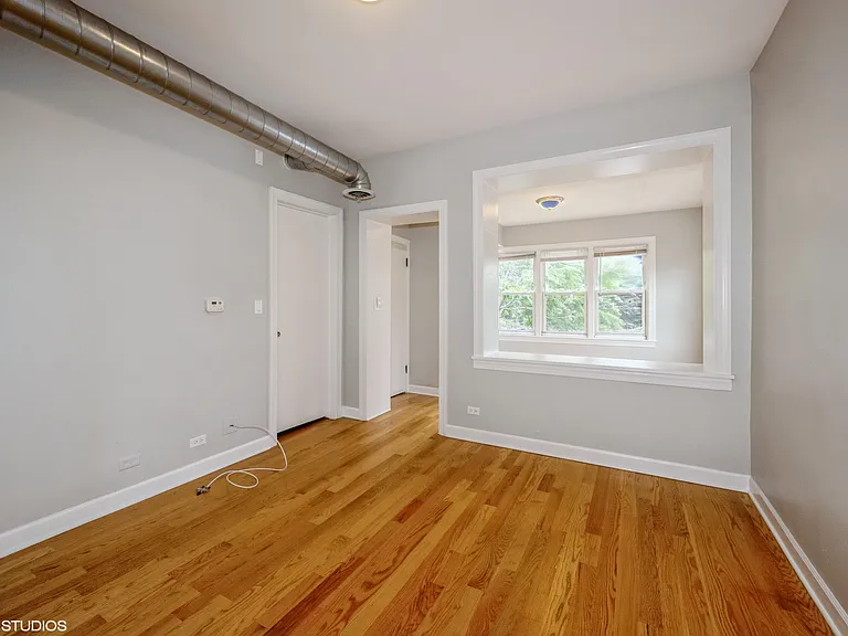 1915 N Winchester Ave #2E — Photo 6