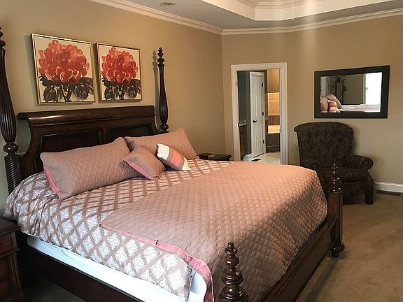 5th image of 709 Sovereign Dr