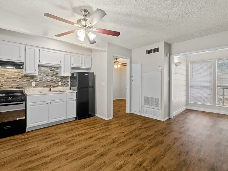 Duval Court — Photo 17