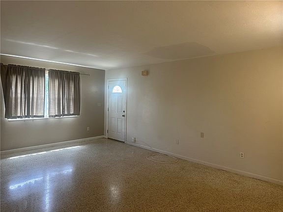 4th image of 832 Lance St