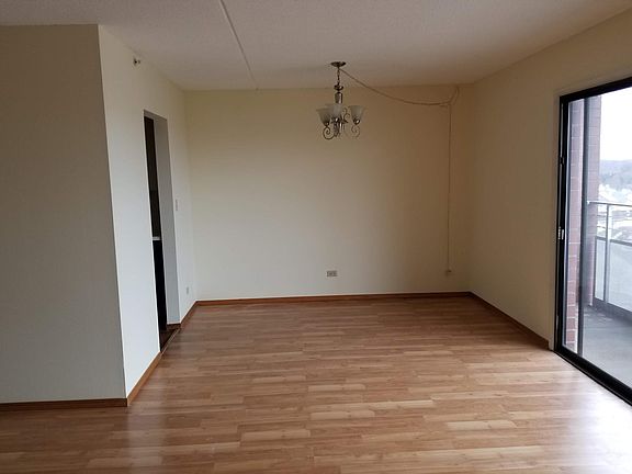 3rd image of 21 Kristin Dr Unit 1004