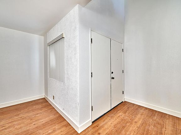 4th image of 414 W Village Sq