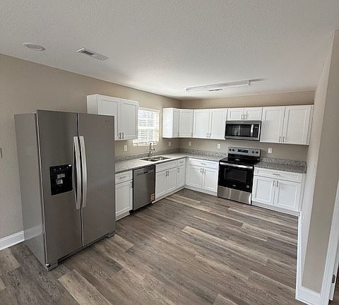 4th image of 415 Wright Rd