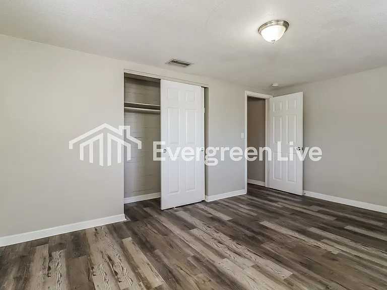 12904 Kings Manor Ave — Photo 11