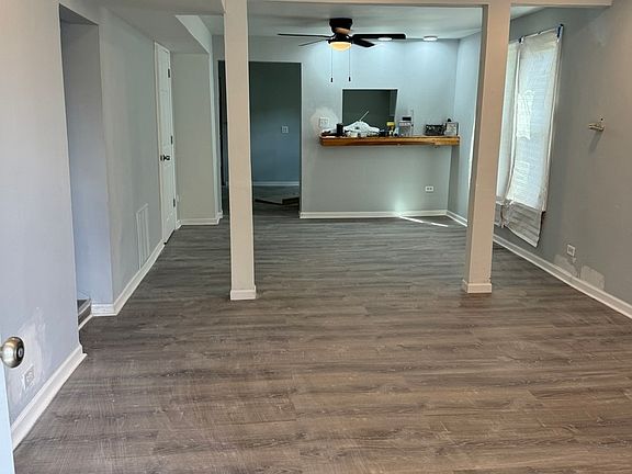 4th image of 15017 Lincoln Ave