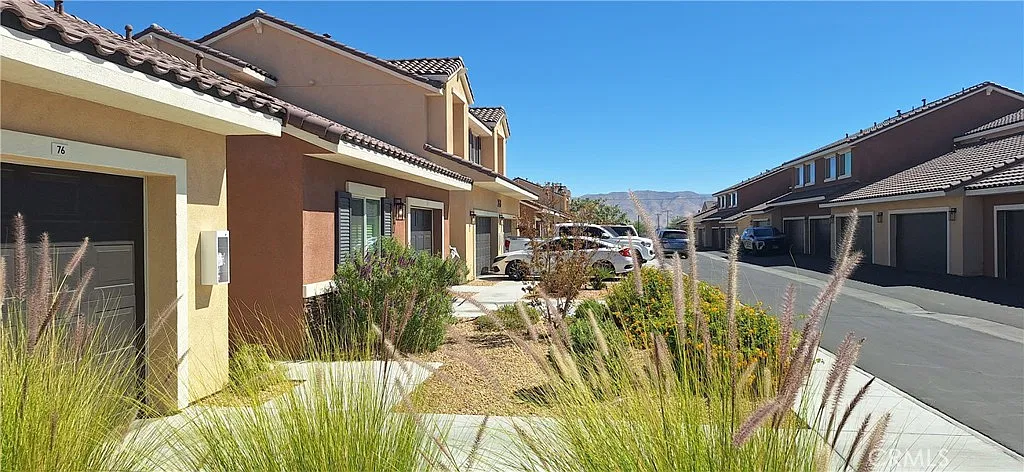 3 bed, 2.5 bath, 1281 sqft, $2,395 — Photo 1
