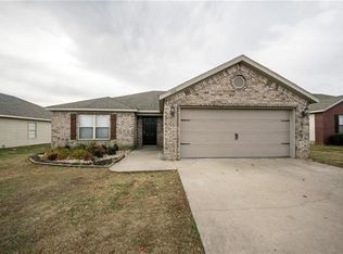 606 E Bonnie Ln, Rogers, AR 72758