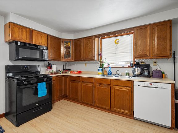 4th image of 4457 4th St