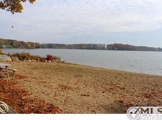 4928 Stillmeadow Dr, Howell, MI 48843