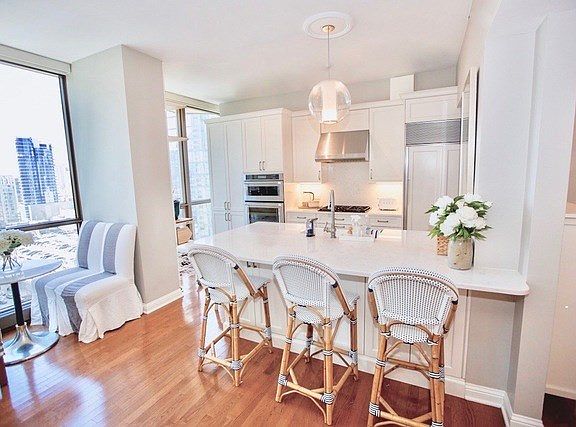 4th image of 21 E Huron St APT 1502